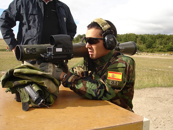 big-bore-weapons-shooting-station-shooting-subammo-training-rounds-from-84mm-recoilless-rifle-carl-gustav-saab-bofors-dynamics-with-aimpoint-fcs12.jpg